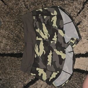 SPEED UP MID-RISE SHORT